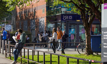 Students walking about on campus 